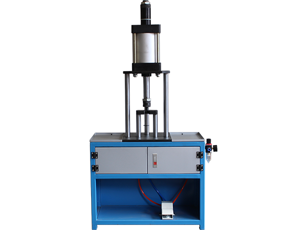 不同類型的織機(jī)通常通過緯紗或緯紗插入